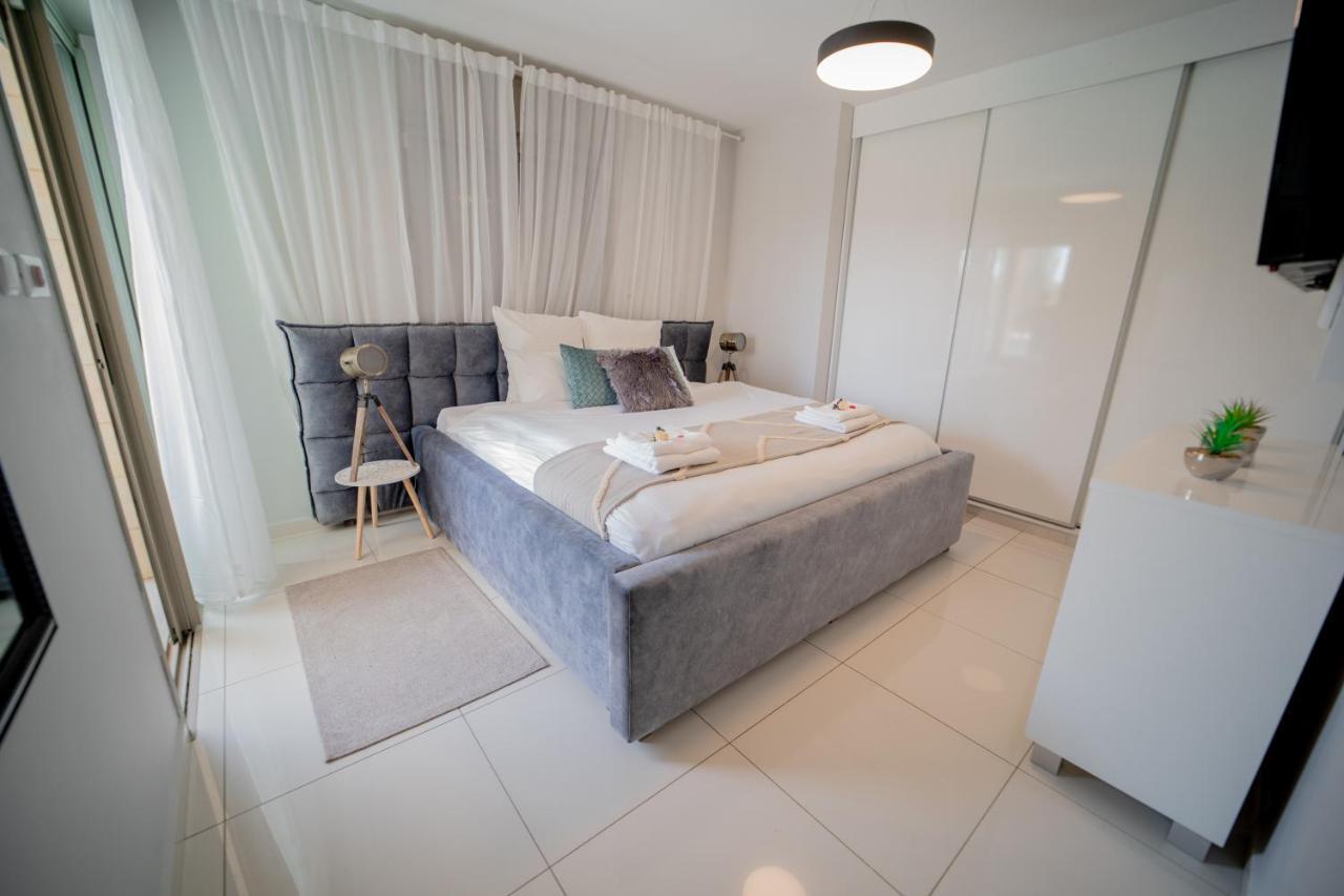Yalarent Oasis Garden With Private Pool Apartman Eilat Kültér fotó